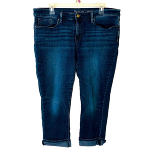 SIGNATURE BY LEVI STRAUSS & CO💙Dark Wash Modern Capris